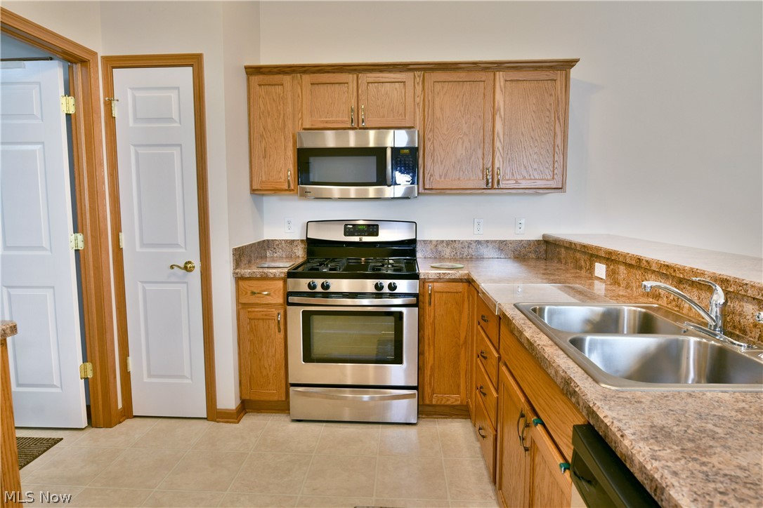 1204 River Glen Drive NE Warren OH 44484