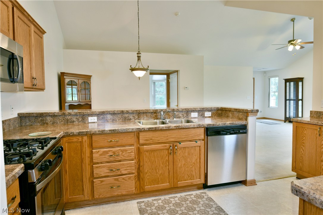 1204 River Glen Drive NE Warren OH 44484