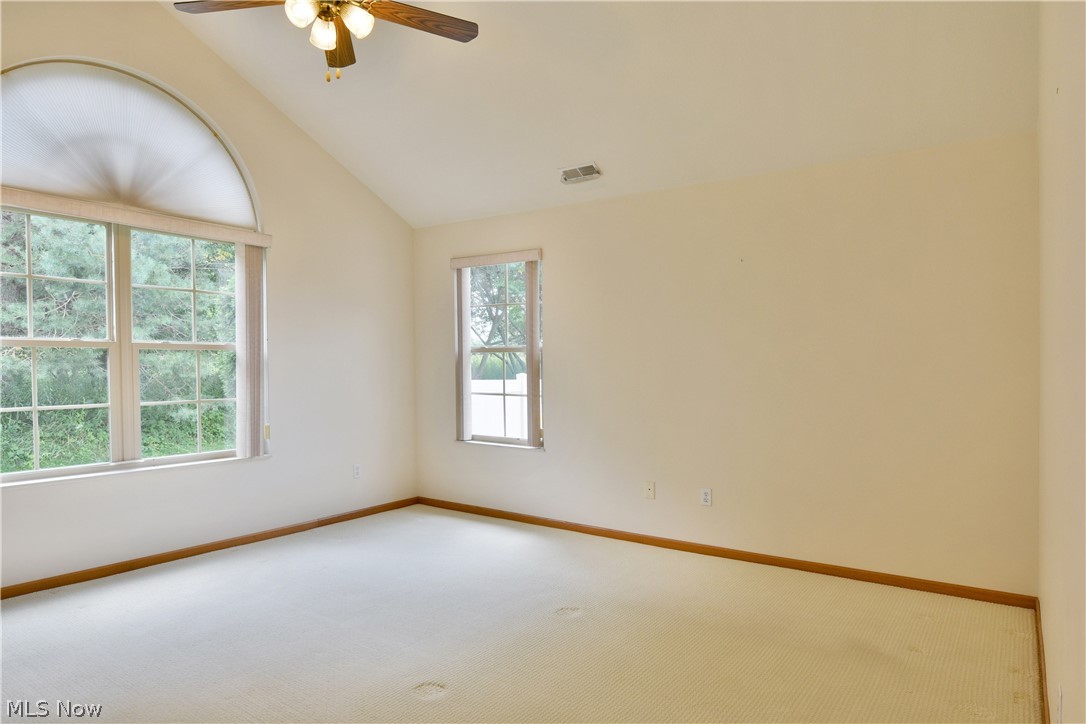 1204 River Glen Drive NE Warren OH 44484