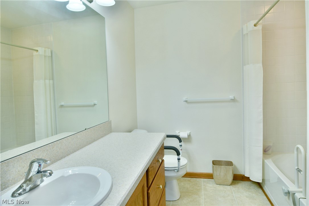 1204 River Glen Drive NE Warren OH 44484