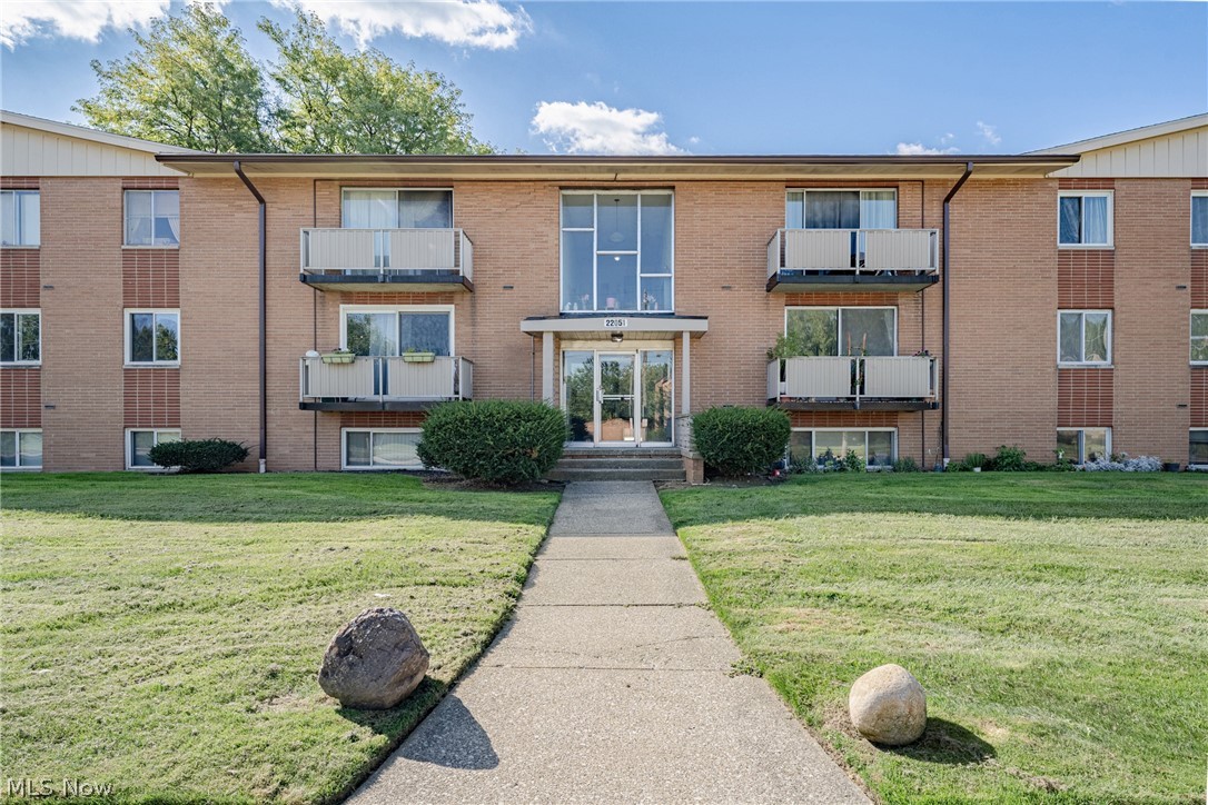 22051 River Oaks Drive Rocky River OH 44116