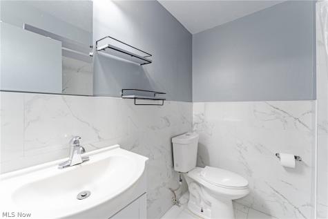 22051 River Oaks Drive Rocky River OH 44116
