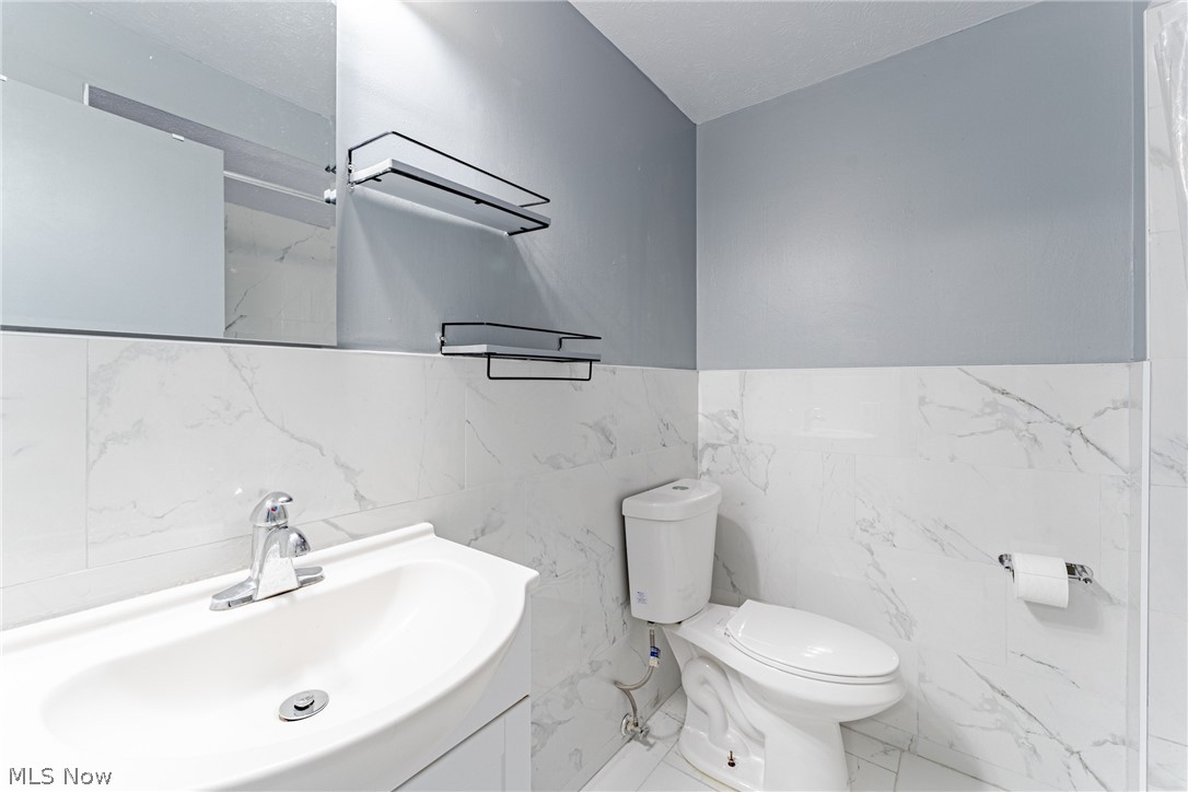 22051 River Oaks Drive Rocky River OH 44116