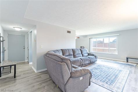22051 River Oaks Drive Rocky River OH 44116