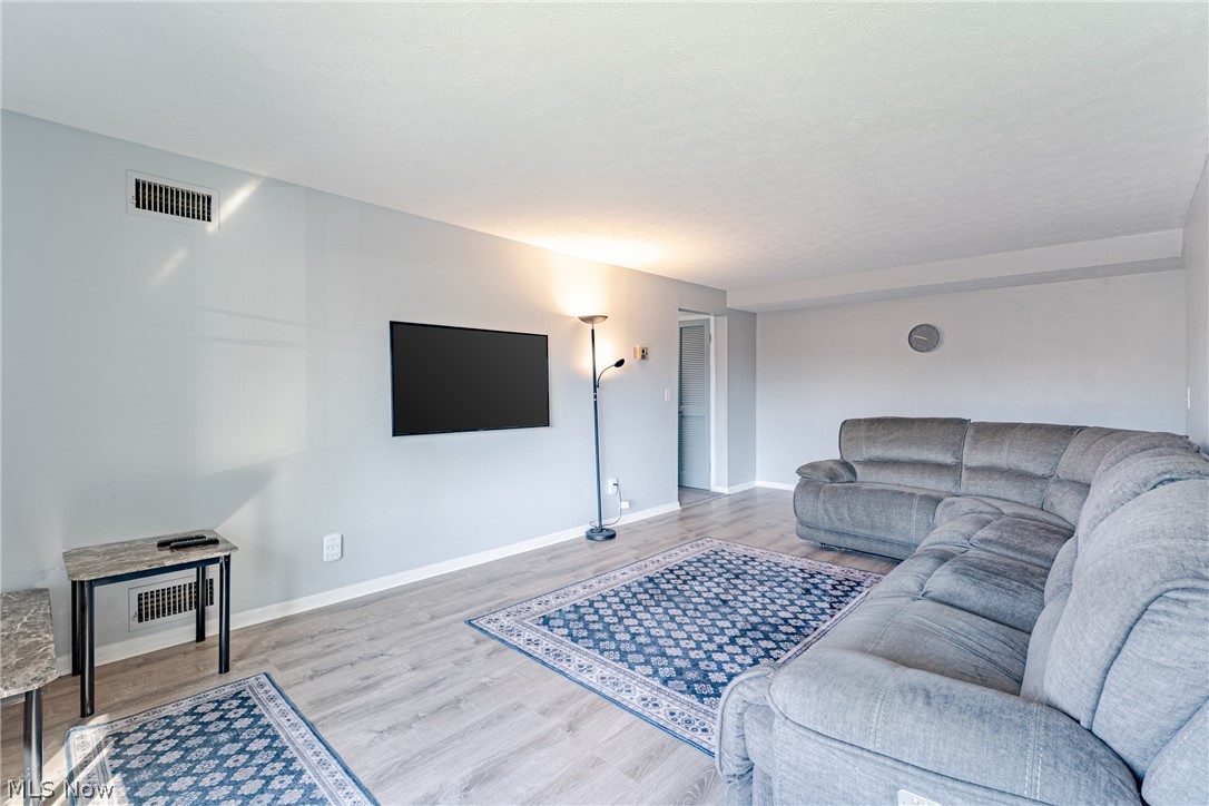 22051 River Oaks Drive Rocky River OH 44116