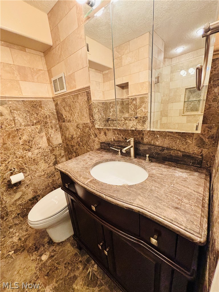 11820 Edgewater Drive Lakewood OH 44107