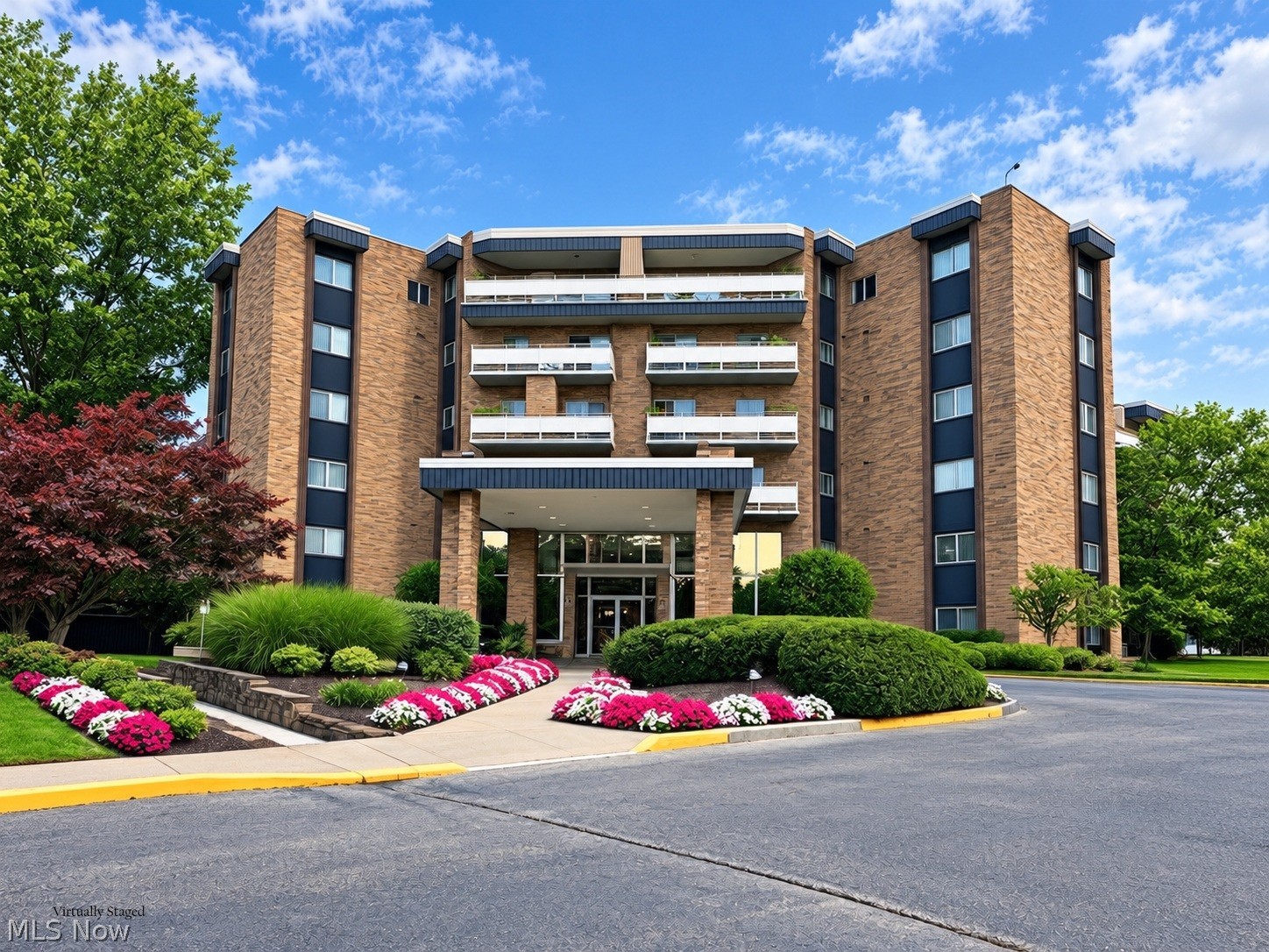 Lyndhurst OH, 2112 Acacia Park Drive, Unit 124