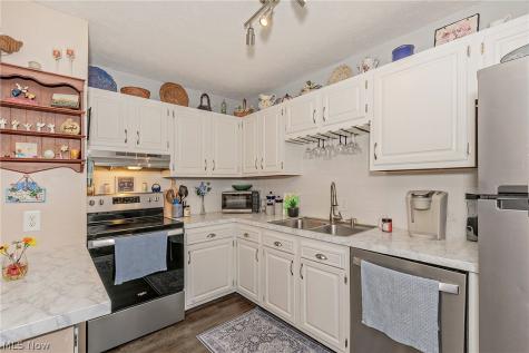 1393 Munroe Falls Avenue Cuyahoga Falls OH 44221