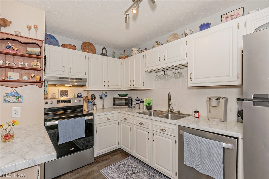 1393 Munroe Falls Avenue Cuyahoga Falls OH 44221