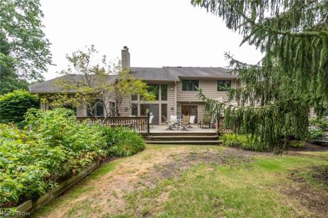 2211 Landerhaven Court Mayfield Heights OH 44124