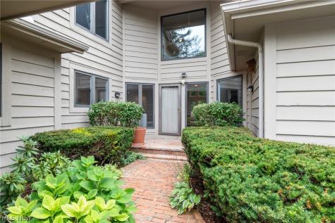 2211 Landerhaven Court Mayfield Heights OH 44124