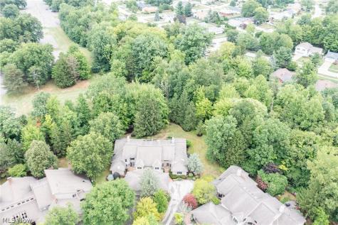 2211 Landerhaven Court Mayfield Heights OH 44124