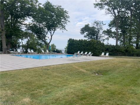 12520 Edgewater Drive N Lakewood OH 44107