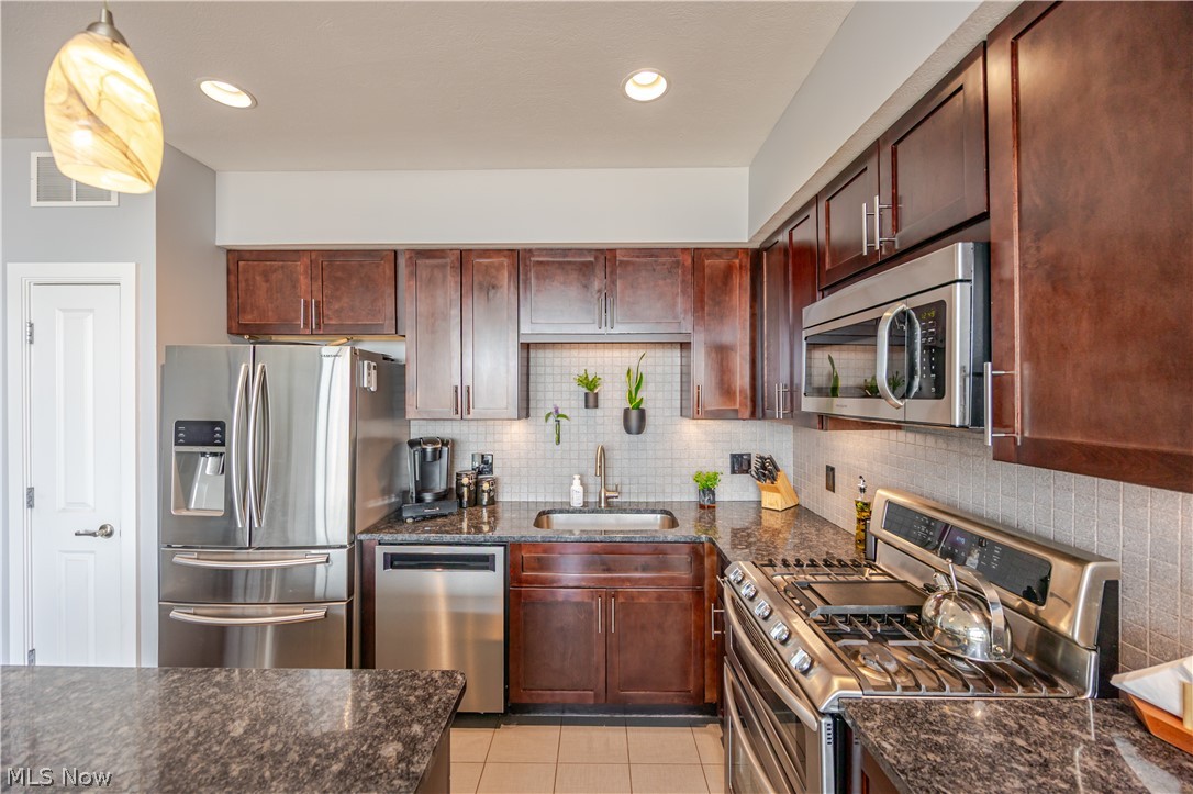 1237 Washington Avenue Cleveland OH 44113