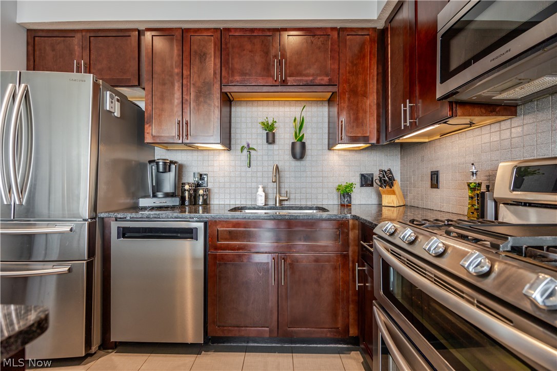 1237 Washington Avenue Cleveland OH 44113