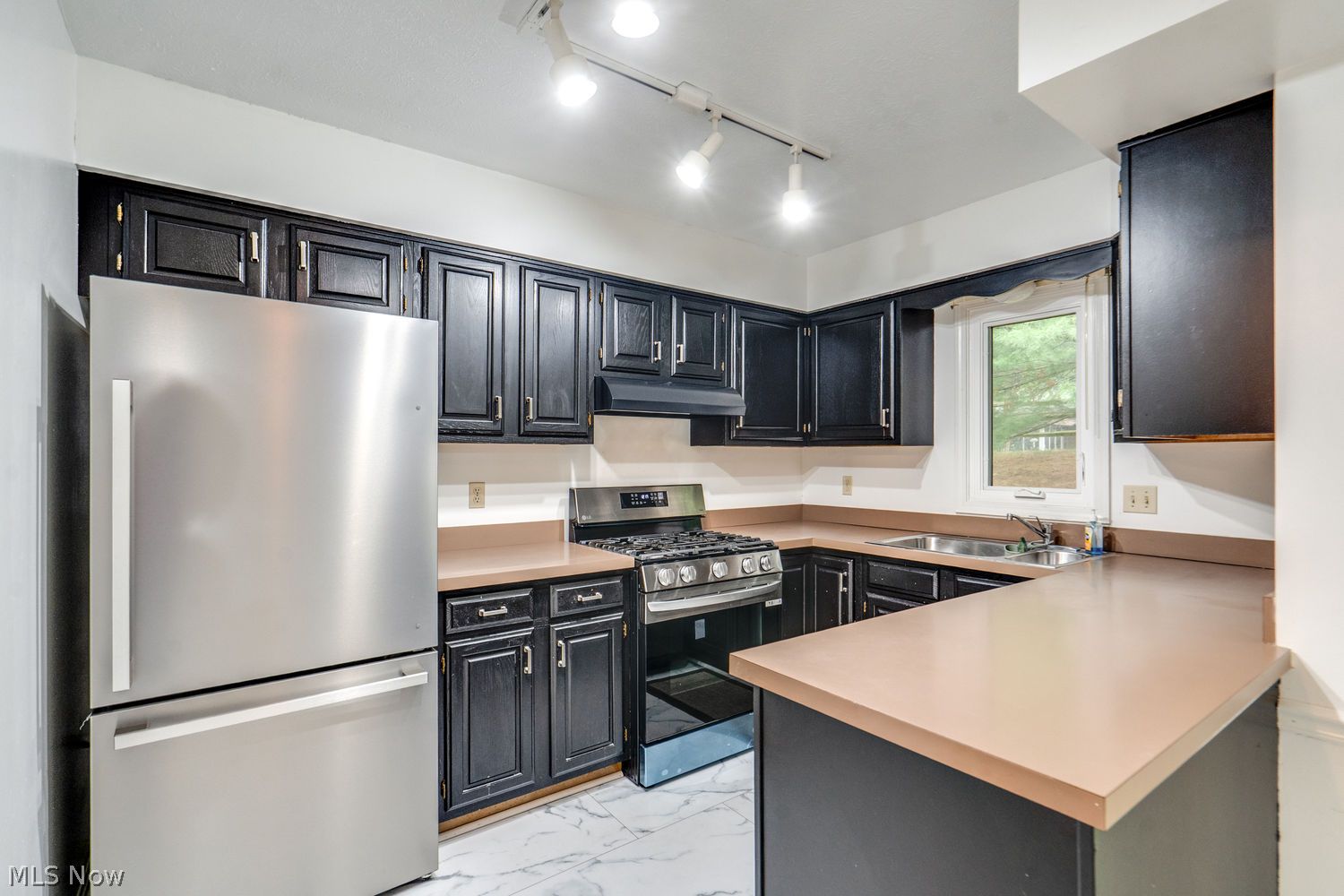 16564 Lake Circle Drive Strongsville OH 44136