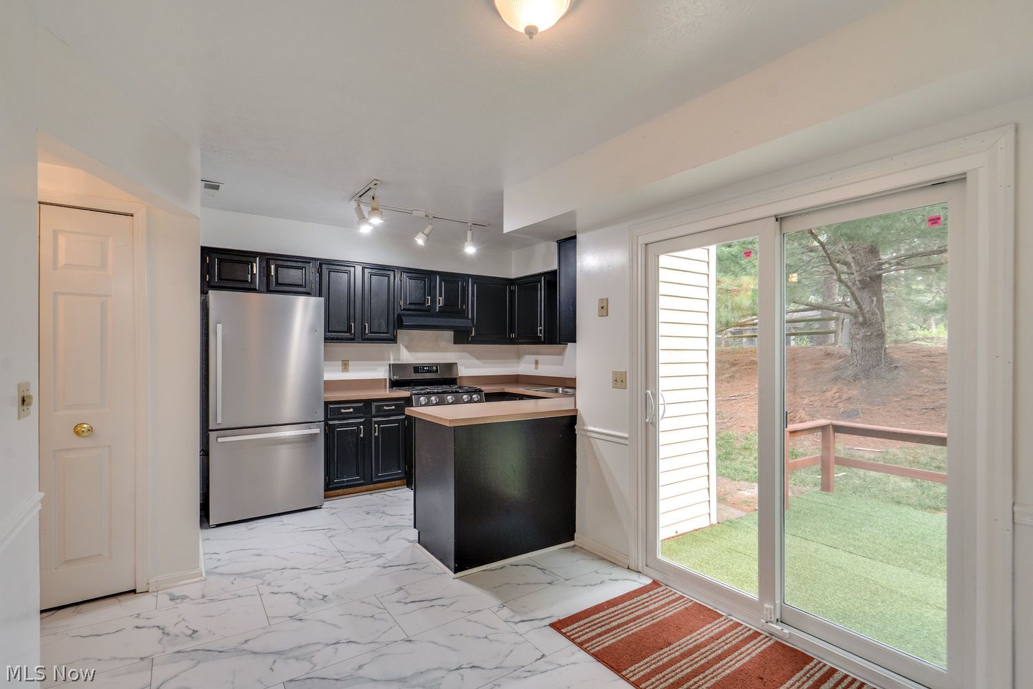 16564 Lake Circle Drive Strongsville OH 44136