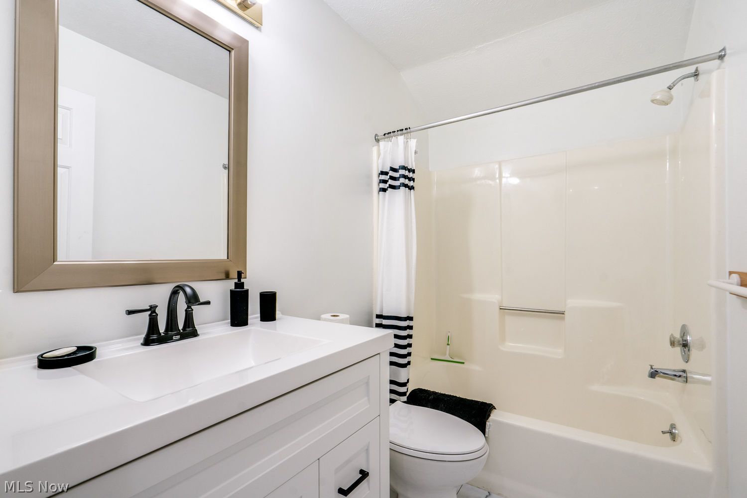 16564 Lake Circle Drive Strongsville OH 44136
