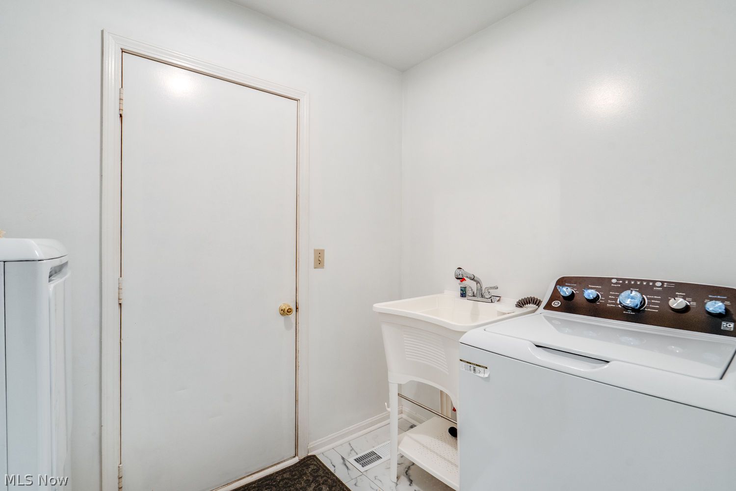 16564 Lake Circle Drive Strongsville OH 44136