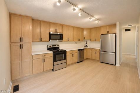 8035 Steven David Drive Strongsville OH 44149
