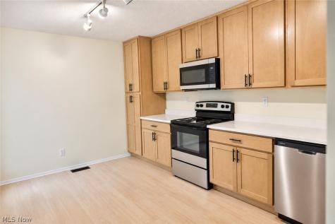 8035 Steven David Drive Strongsville OH 44149
