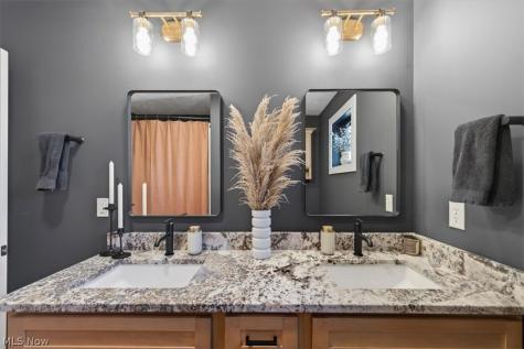 7882 Fox Hunter Lane Painesville OH 44077