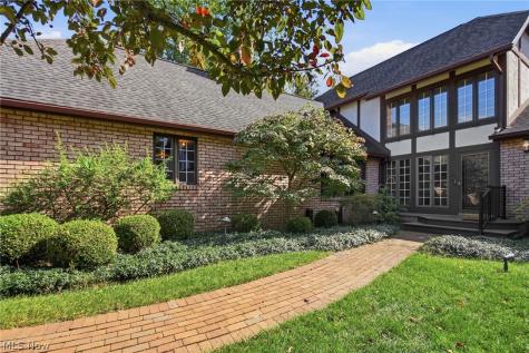 16 S Bentley Drive SE Canton OH 44709