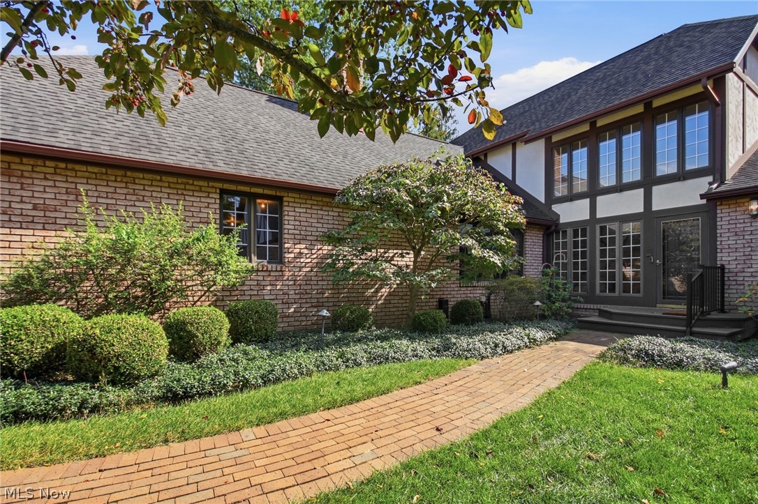 16 S Bentley Drive SE Canton OH 44709