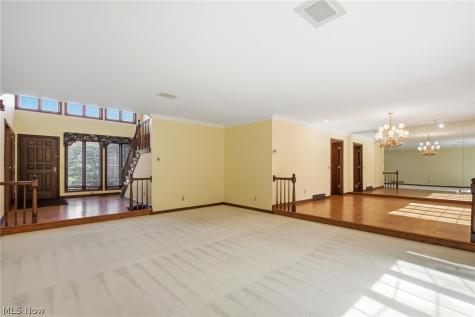 16 S Bentley Drive SE Canton OH 44709