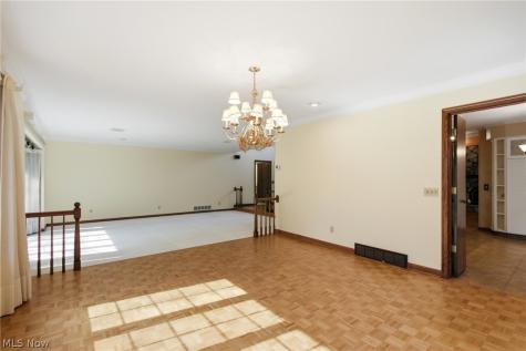 16 S Bentley Drive SE Canton OH 44709