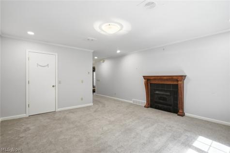 16 S Bentley Drive SE Canton OH 44709