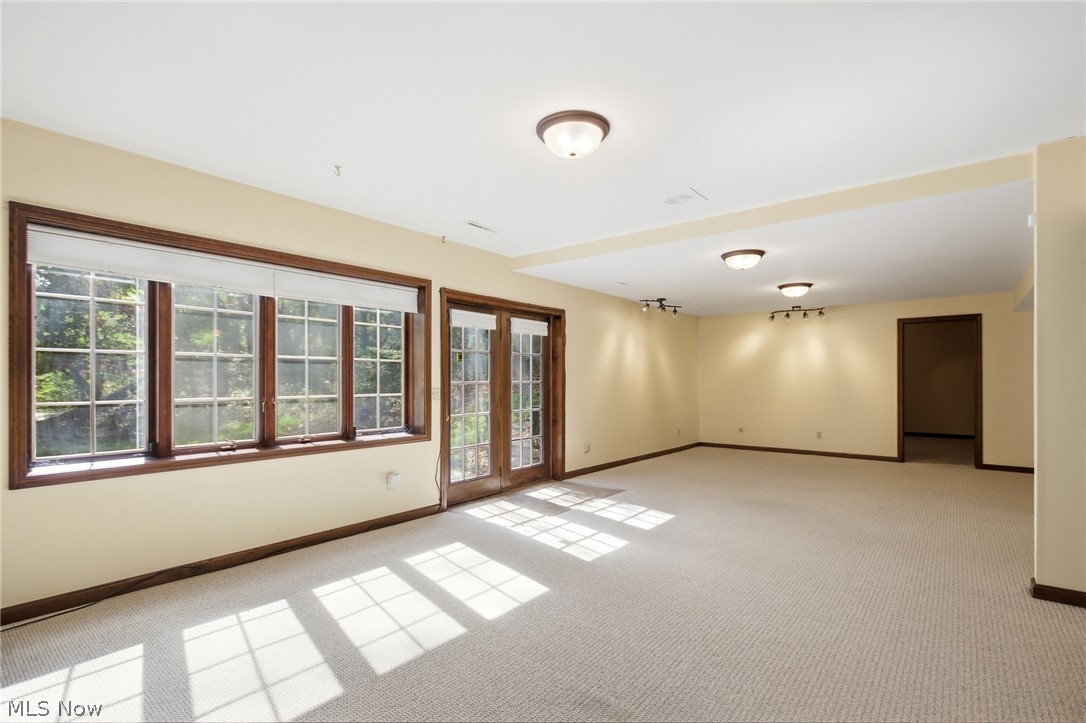 16 S Bentley Drive SE Canton OH 44709