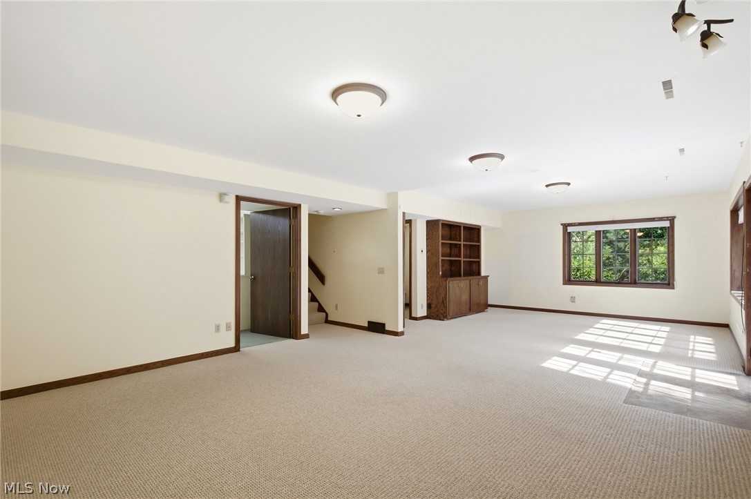 16 S Bentley Drive SE Canton OH 44709