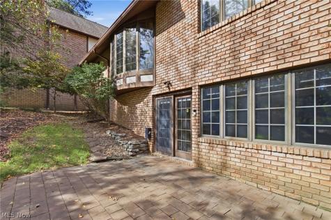 16 S Bentley Drive SE Canton OH 44709