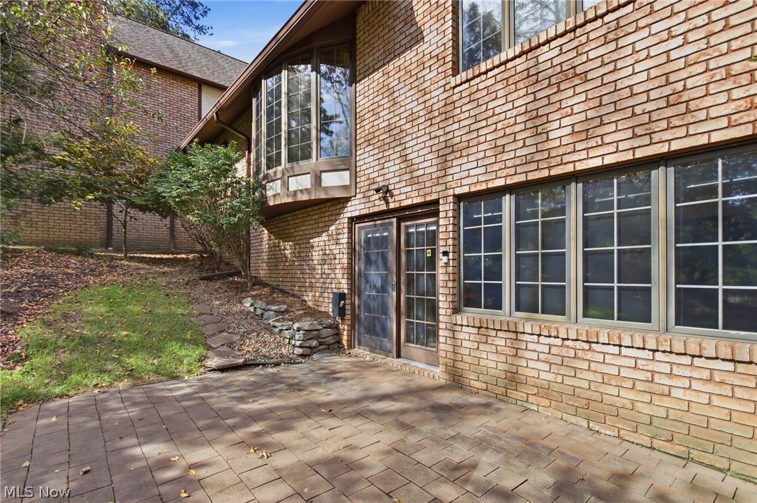 16 S Bentley Drive SE Canton OH 44709