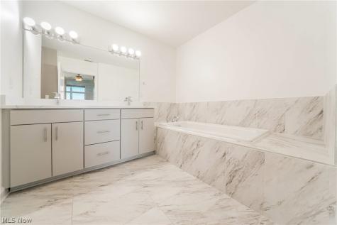 1403 Copper Trace Cleveland Heights OH 44118