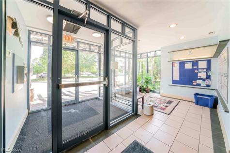 1403 Copper Trace Cleveland Heights OH 44118