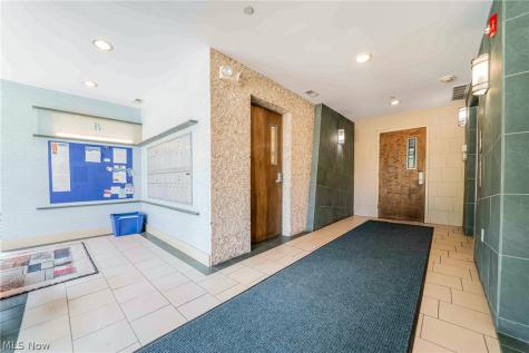1403 Copper Trace Cleveland Heights OH 44118