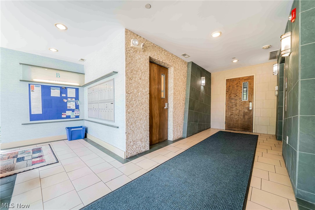 1403 Copper Trace Cleveland Heights OH 44118