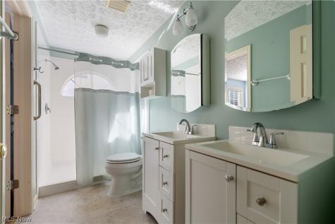 1534 Southpointe Circle NE Canton OH 44714