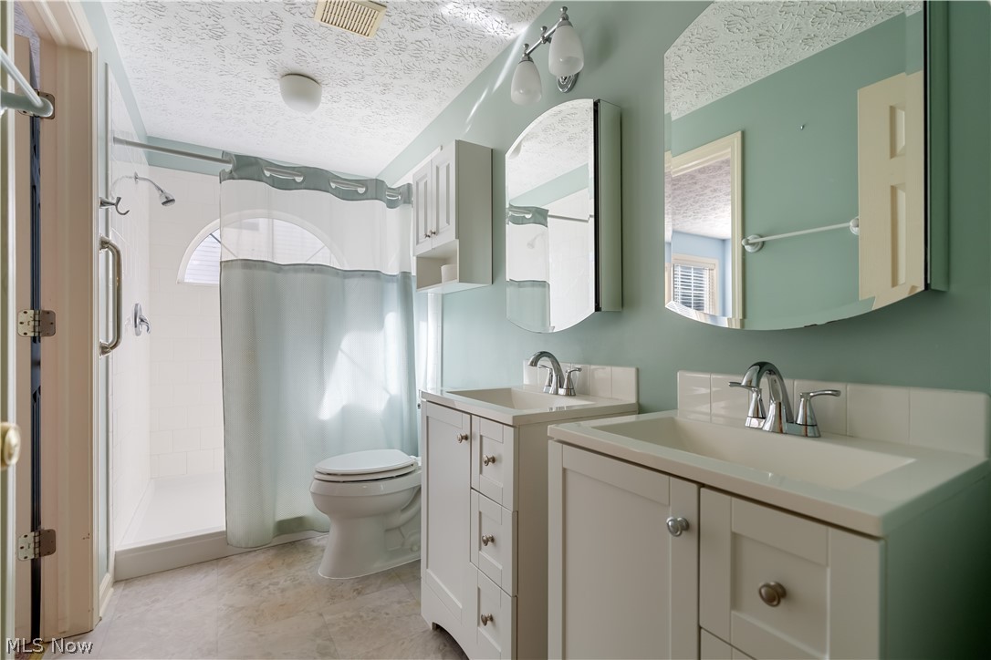1534 Southpointe Circle NE Canton OH 44714