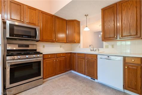 1534 Southpointe Circle NE Canton OH 44714
