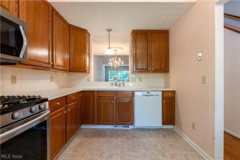 1534 Southpointe Circle NE Canton OH 44714