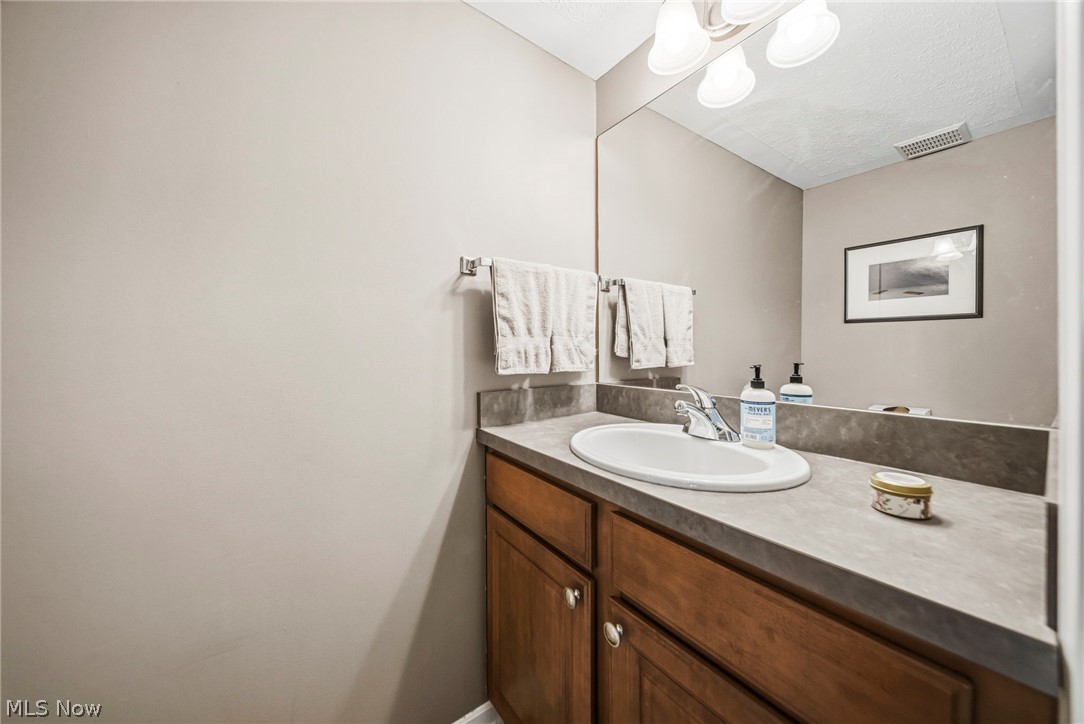 988 Tradewinds Cove Painesville OH 44077