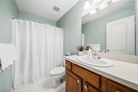 988 Tradewinds Cove Painesville OH 44077