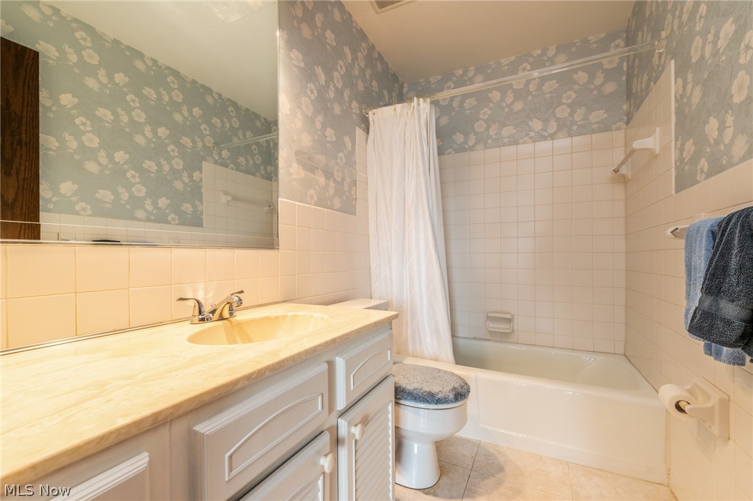 2202 Acacia Park Drive Lyndhurst OH 44124