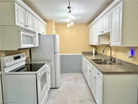9701 Sunrise Boulevard North Royalton OH 44133