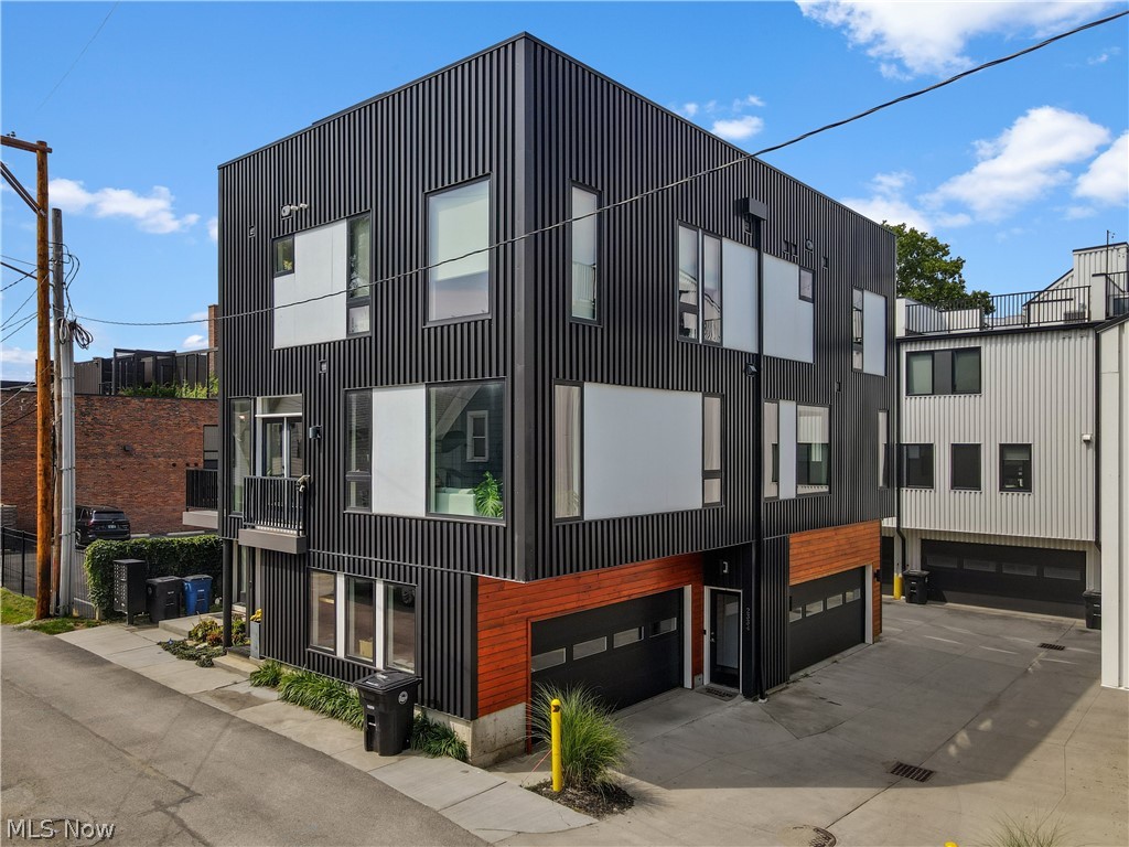 2334 W 16th Place Cleveland OH 44113