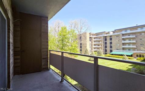2112 Acacia Park Drive Lyndhurst OH 44124