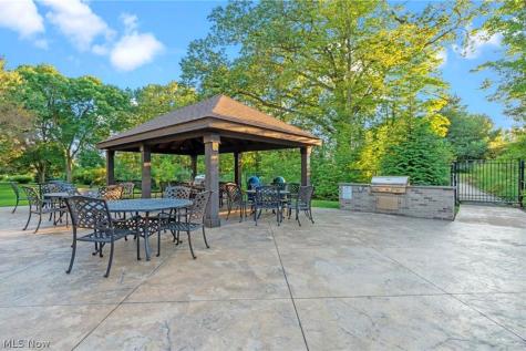 2112 Acacia Park Drive Lyndhurst OH 44124